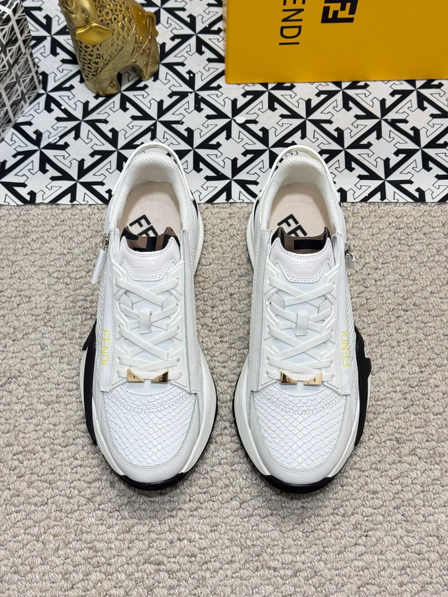 Men's men's shoes 💰520 [New style] 🦥🦥 Original quality - Fendi ◾️▫️F D🆕 Spring and summer new men's slip-on sneakers, with elastic straps, side zippers, and corrugated soles engraved with F. Embossed Fendi Flow lettering on the heel. Mixed material of high-tech fabric and black suede. FF graphic tongue. Ultra-light and wear-resistant EVA sole. Size: 38-44 (45 customized